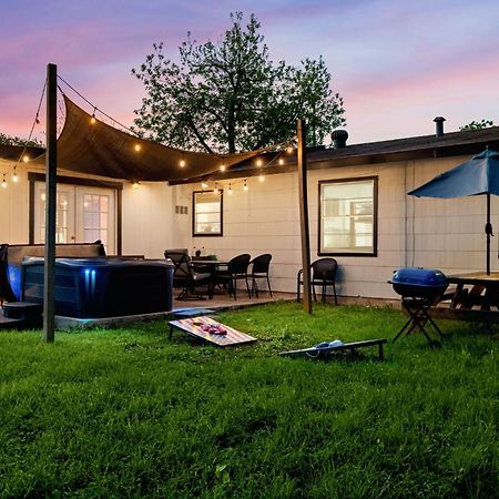 Cozy 3 Bedroom With Hot Tub 2 Min Away From Lackland San Antonio Exterior foto